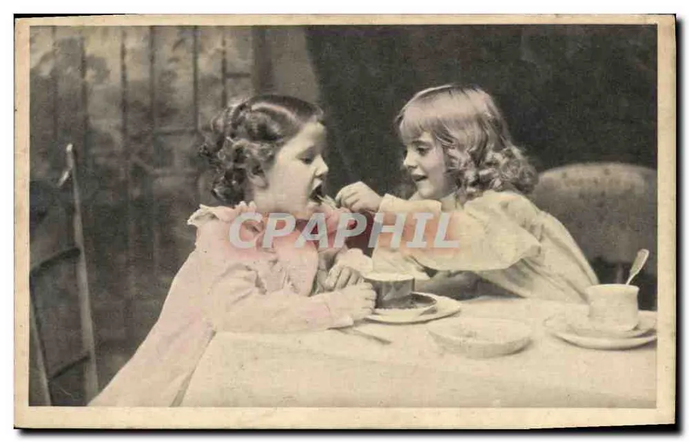 Deux jeunes filles partageant un repas — scène intérieure — éditeur non visible - Vorderseite