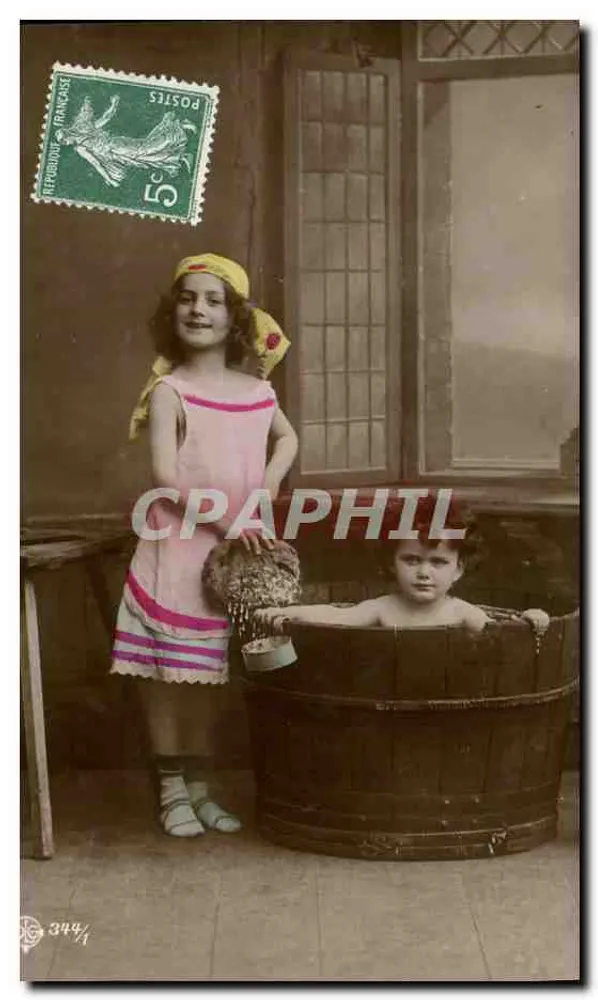 Zwei Kinder — ein Mädchen in einem rosa Kleid und ein Junge in einem Eimer — n° 344/4 - Vorderseite