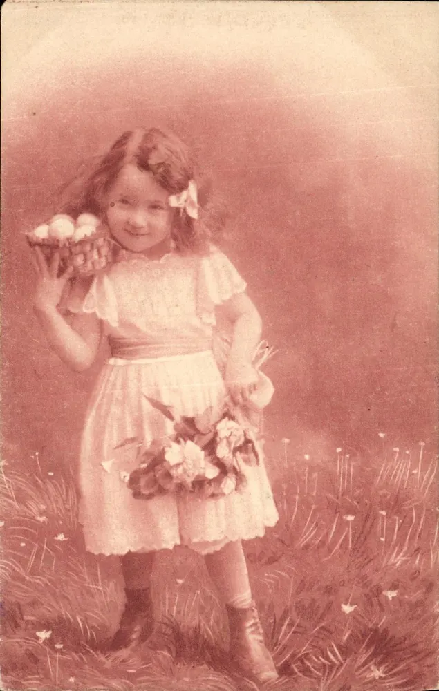 Mädchen mit einem Eierkorb und einem Blumenstrauß — Studiofoto — Verleger nicht sichtbar - Vorderseite