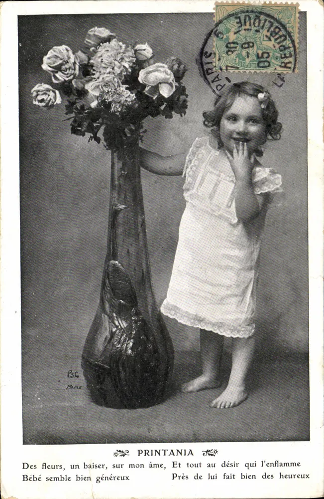 Bébé près d'un vase de roses — éditeur PRINTANIA, Paris - Vorderseite