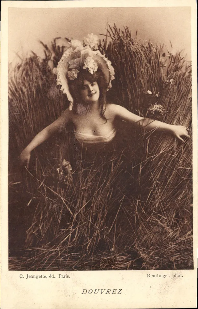 Douvrez — junge Frau in Badekleid unter Schilfrohren — C. Jeanette, Verlag, Paris - Vorderseite