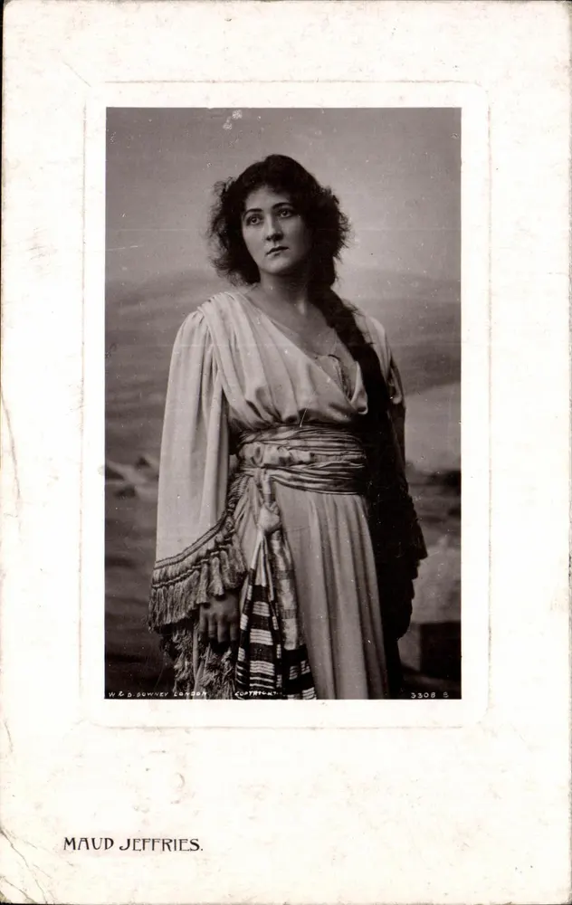 Maud Jeffries — Fotograf W.E.D. Sommier, London — n°3308 - Vorderseite
