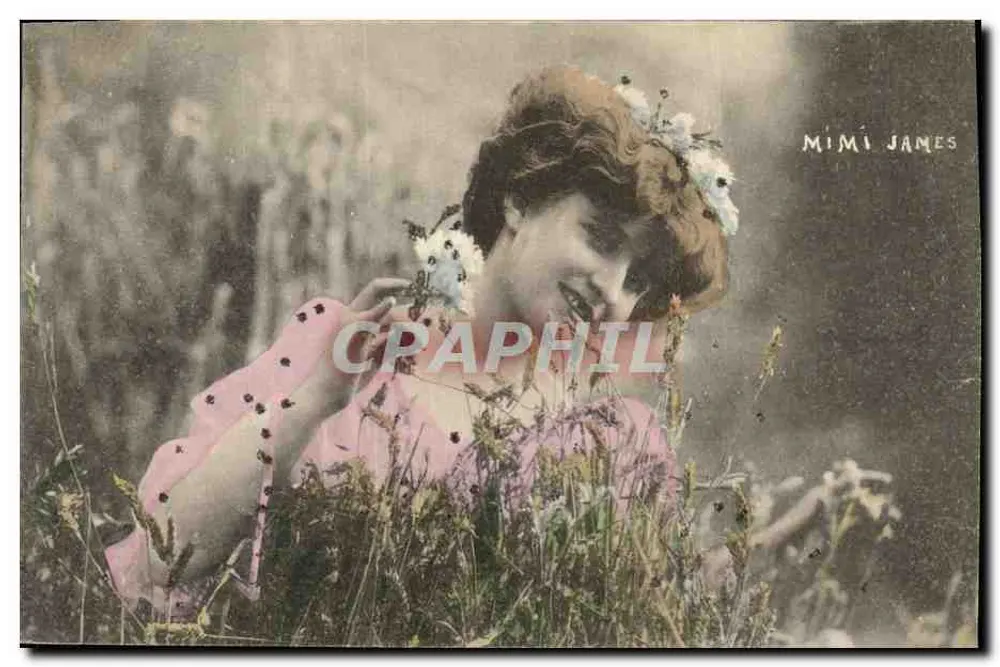 Mimi James — Frau in einem rosa Kleid unter Blumen — unbekannter Verlag - Vorderseite