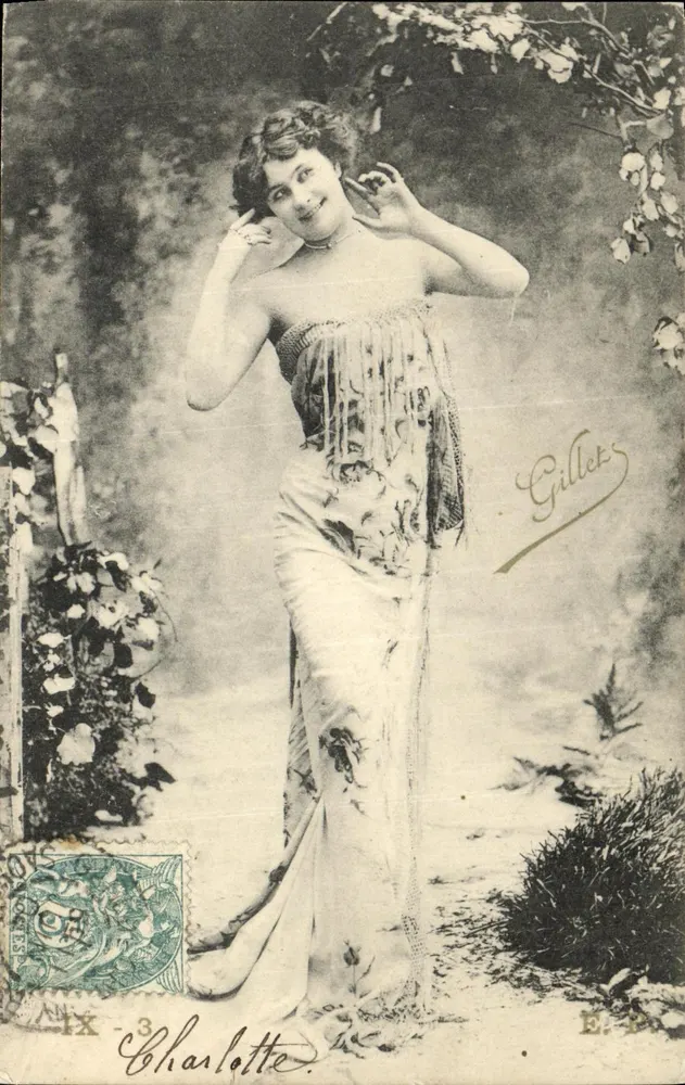 Charlotte — Portrait einer Frau in einem Fransenkleid — Gillettes - Vorderseite