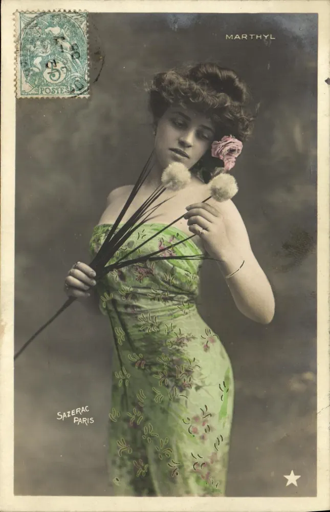 Frau in grünem Kleid — Blumen — Sazérac Paris - Vorderseite