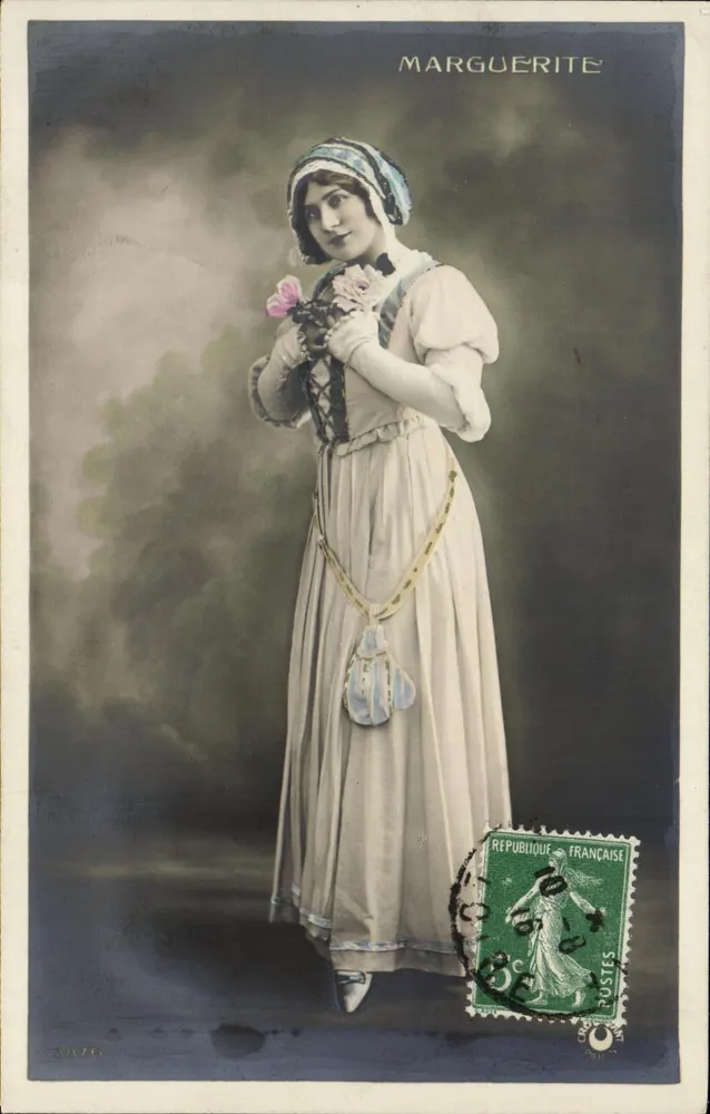 Marguerite — junge Frau im traditionellen Kleid — veröffentlicht von der Französischen Republik - Vorderseite