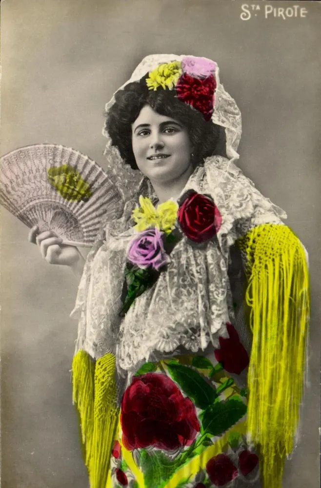 Frau im Bühnenkostüm — Blumen und Fächer — Verlag S.T.A. PIROTE - Vorderseite