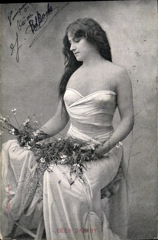 Gilda Darthy — Portrait einer Frau in weißem Kleid mit Blumenstrauß — Verlag Terocco n°3086 - Vorderseite