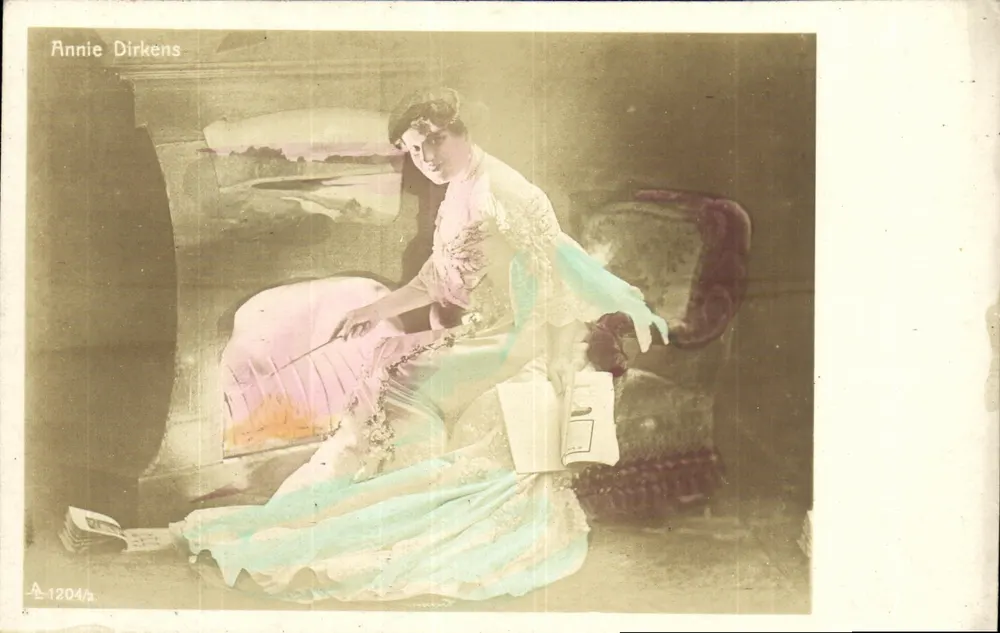 Annie Dirkens — Portrait im Kostüm — Lychnographie (Photographie) Nr. A-1204/r - Vorderseite