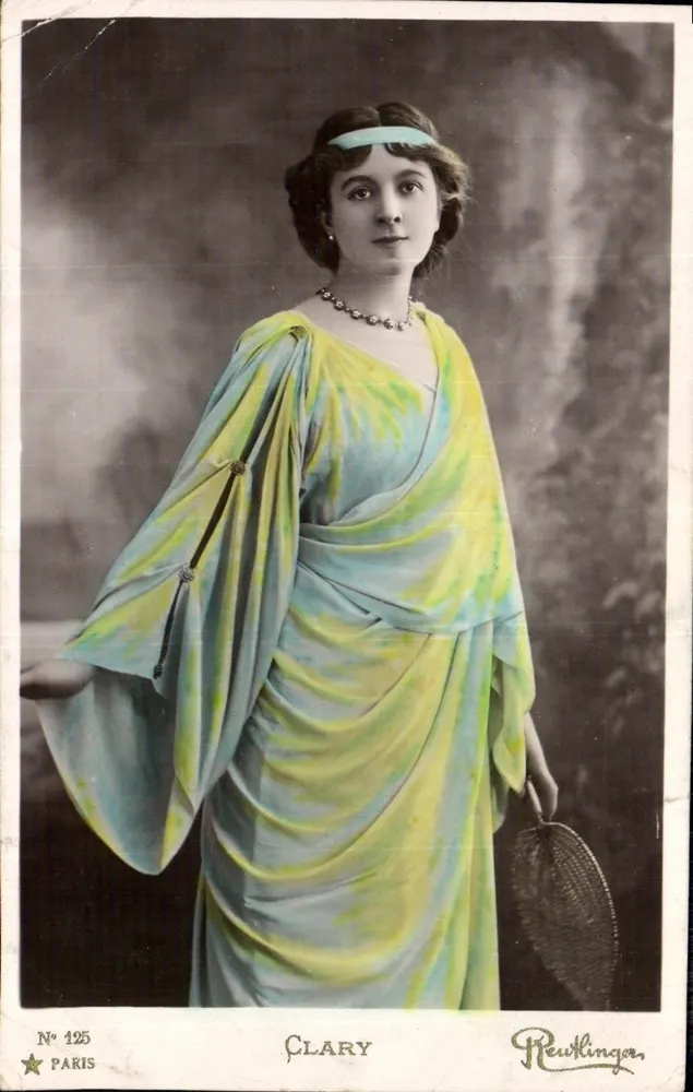Clary — Portrait in antikem Kleid — Fotograf Reutlinger, Paris, Nr. 125 - Vorderseite