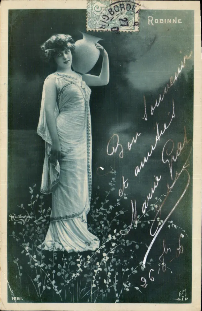 Frau in eleganter Kleidung — Pose mit Vase — Verlag Reutlinger, Nr. 1261 - Vorderseite