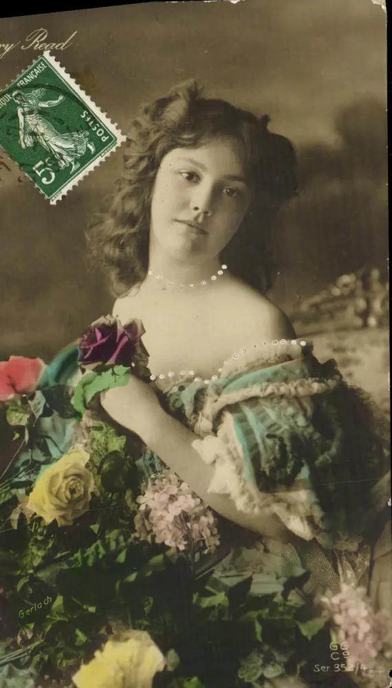 Junge Frau in einem blumigen Kleid — Gerlach, Serie 352 — grüner 5 Cent-Stempel - Vorderseite