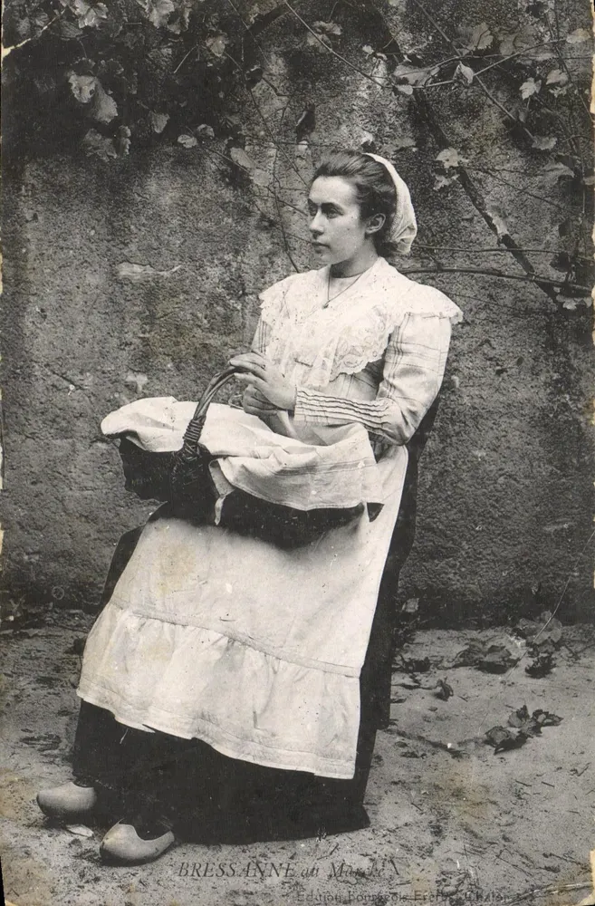 Junge Frau am Markt — Bressanne am Markt — Edition Pommegée, Frankreich - Vorderseite