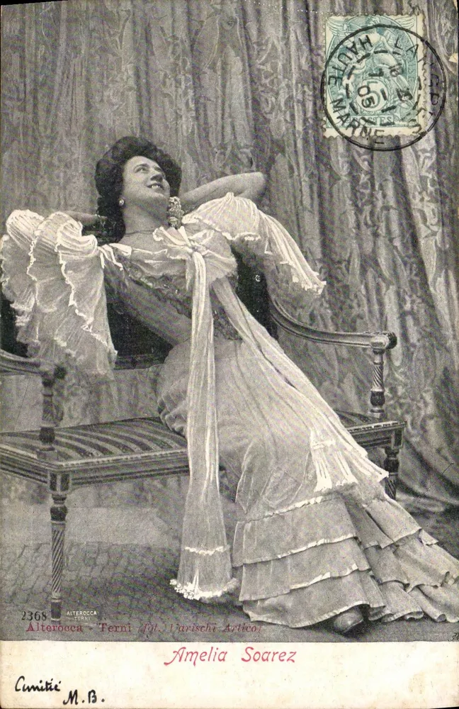 Amelia Soarez — Portrait einer Frau in einem Rüschenkleid — ALTEROCCA - Terni (Italien) — phot. Varisichi Artico - Vorderseite
