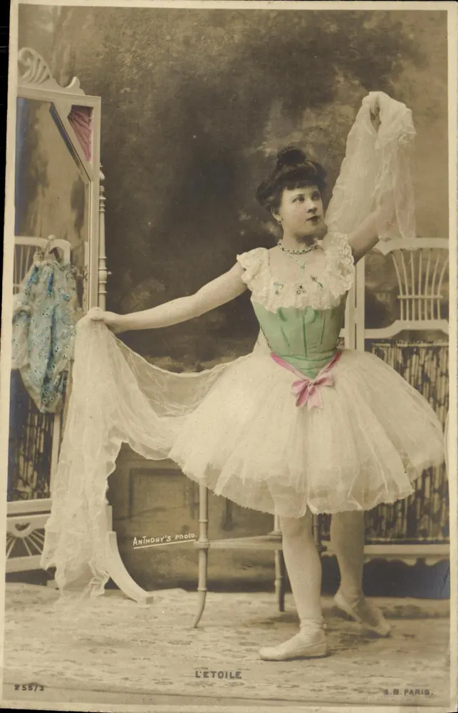 Tänzerin im Tutu — Studio-Szene — Aninony's Photo, L'Étoile, A.M. Paris, n° 255/3 - Vorderseite