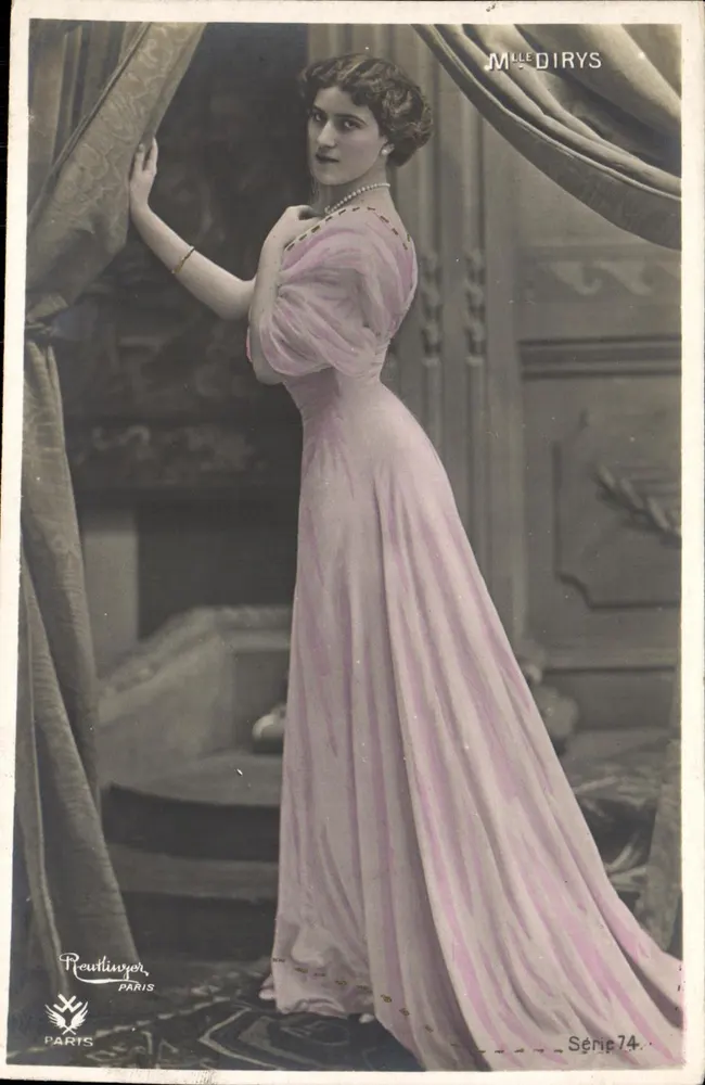 Frau Dirys — Portrait in rosa Kleid — Reutlinger Paris, Serie 74 - Vorderseite
