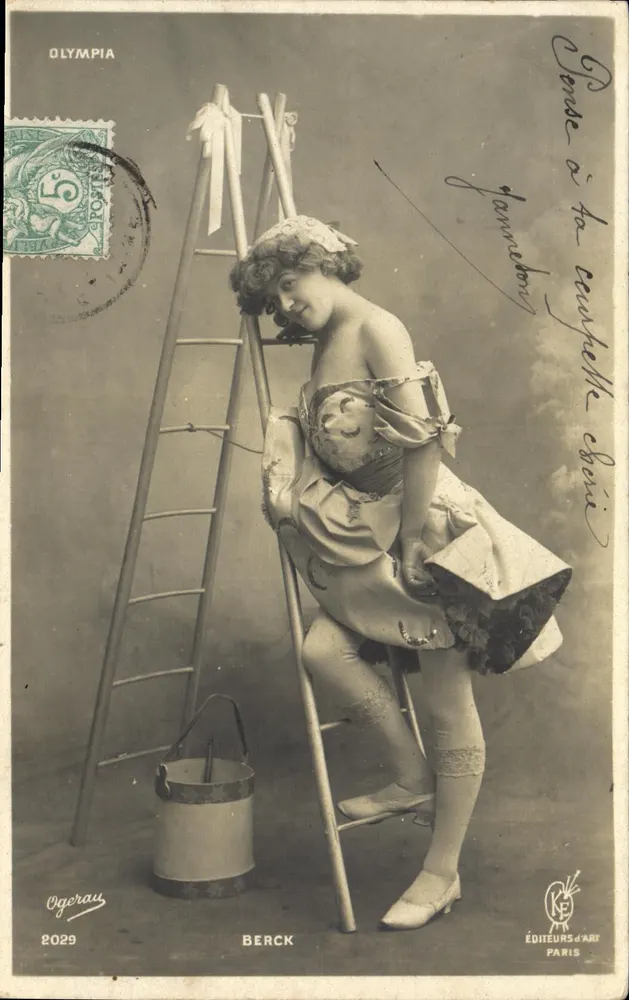 Frau im Bühnenkostüm — Olympia — Ogerau, n°2029 - Vorderseite