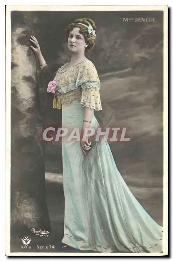 Madame Denége — Portrait in langer Robe — Reutlinger, Paris, Serie 74 - Vorderseite