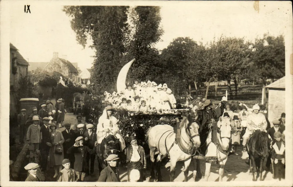 Festa della Luna — processione con carro trainato da cavalli — Robert Delassalle, Caen - Recto