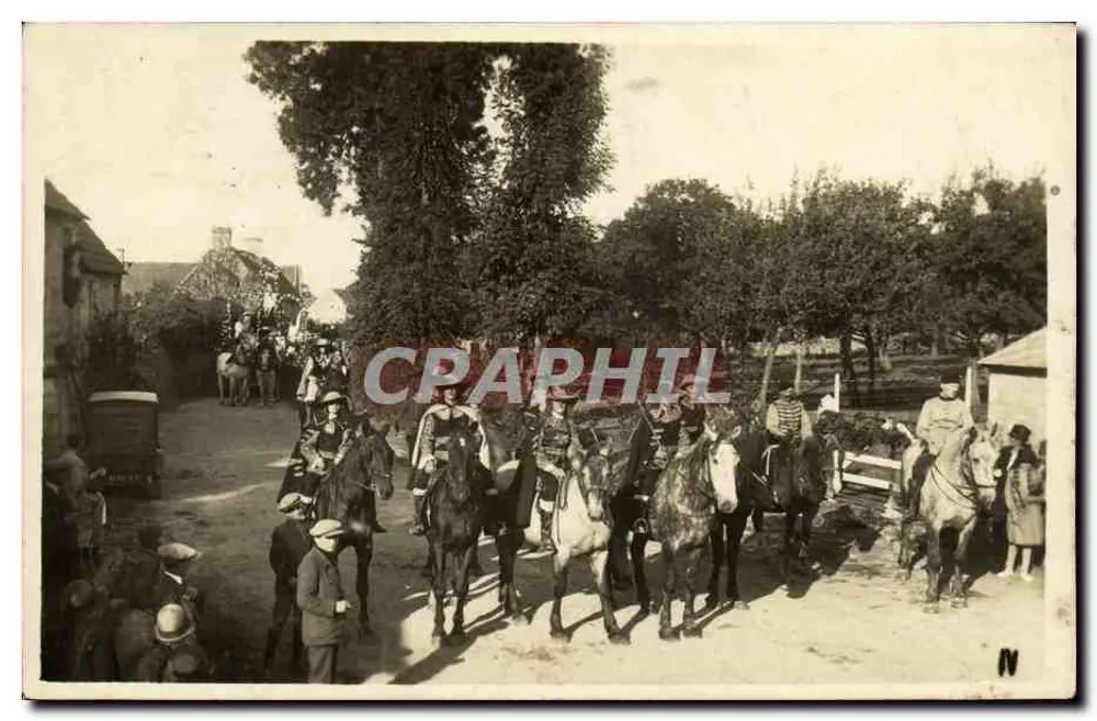 Caballos en uniforme militar — procesión o desfile — editor Robert Delassalle, Caen, n° N - Anverso
