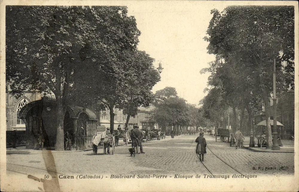 Caen (Calvados) - Boulevard Saint-Pierre - Kiosque de Tramways elétricos — B.F. PARIS, n°50 - Frente