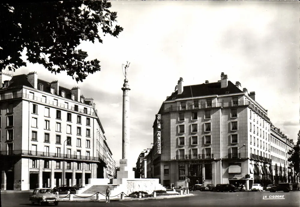 Platz Foch, Hotel Malherbe — Gedenkstein von Herrn Bigot — Éditions La Cigogne - Vorderseite