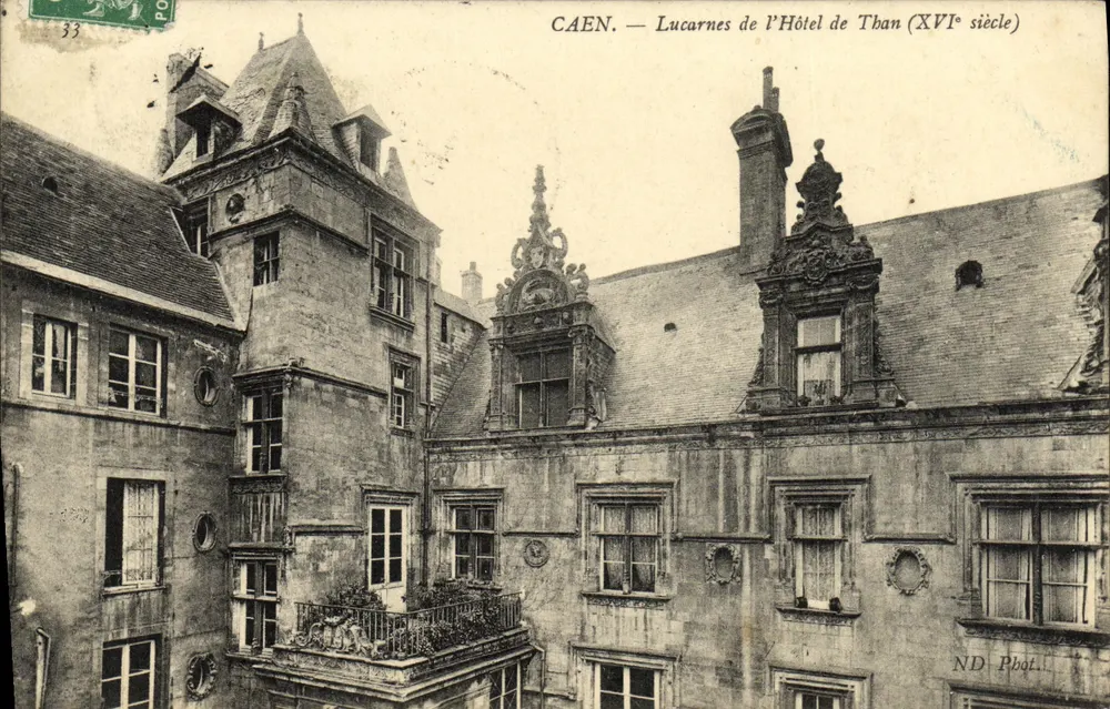 CAEN — Lucarnes do Hotel de Thaon (século XVI) — ND Fot. - Frente
