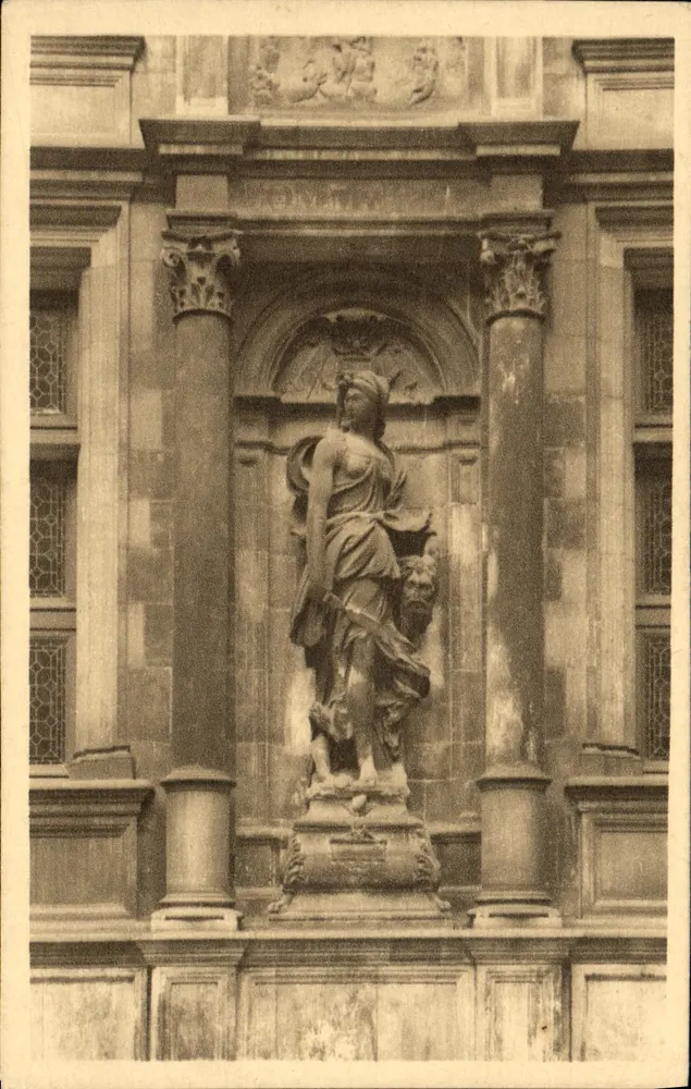 Das Hotel d'Escoville — Statue der Judith mit dem Kopf Holophernes — Art Editions Bailleul, Caen - Vorderseite