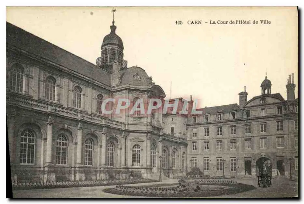 Caen — A Cour do Hotel de Ville — n°105 - Frente