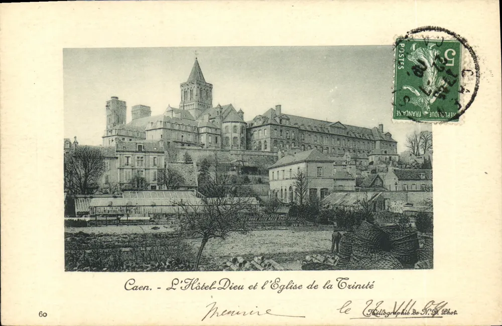 Caen - Das Hôtel-Dieu und die Kirche der Dreifaltigkeit — Mennière, Fotograf - Vorderseite