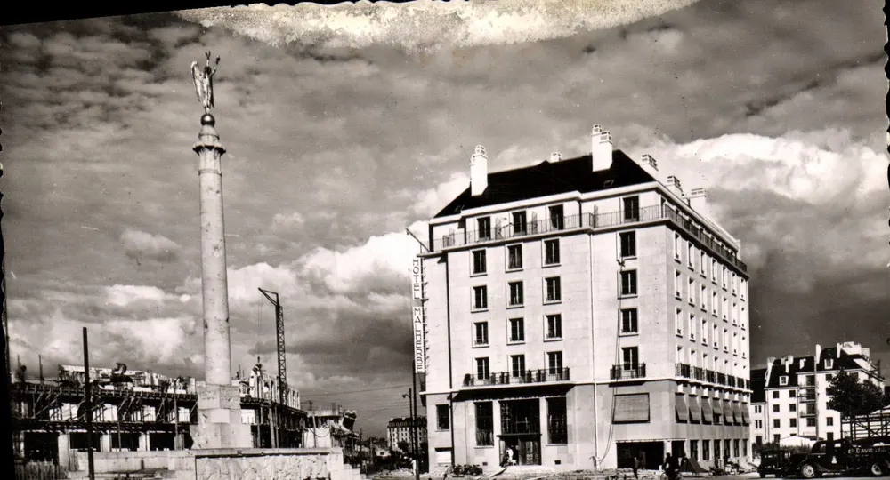 Monumento aos Mortos e Hotel Matières — Deauville — Éditions Gaby - Frente