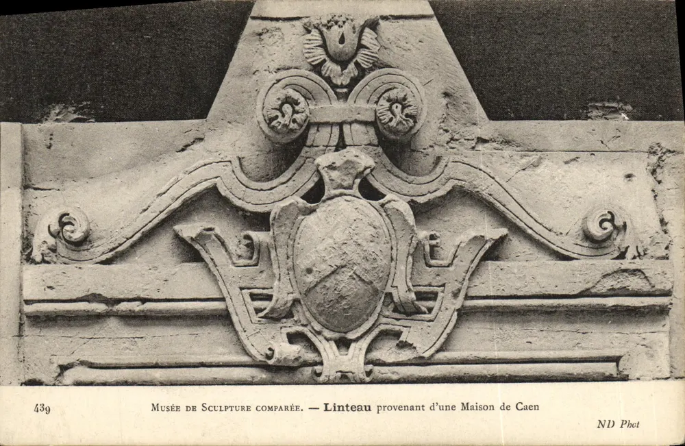 Linteau proveniente de uma Casa de Caen — Museu de Escultura Comparada — ND Phet, n° 439 - Frente
