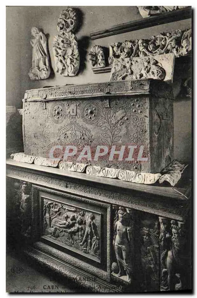 Caen — Museum der Antiquitäten — Saal der Särge - Vorderseite