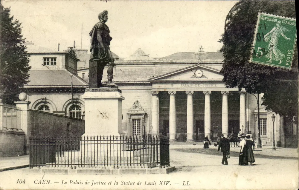 Caen — Das Palast der Justiz und die Statue von Ludwig XIV — LL. - Vorderseite