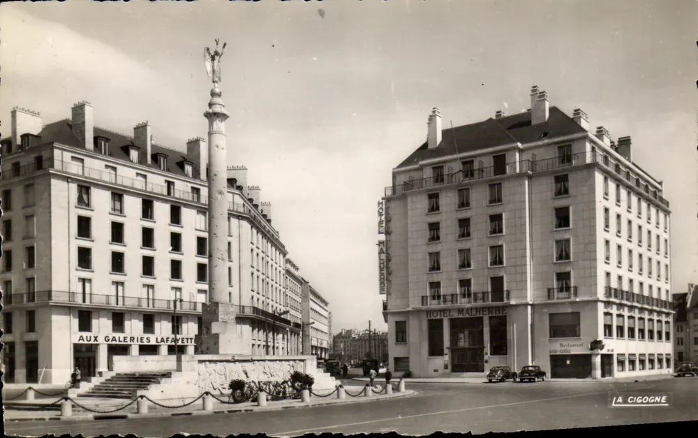 Place du 11-Novembre in Caen — Hotel Malherbe und monumentale Säule — Verlag La Cigogne - Vorderseite