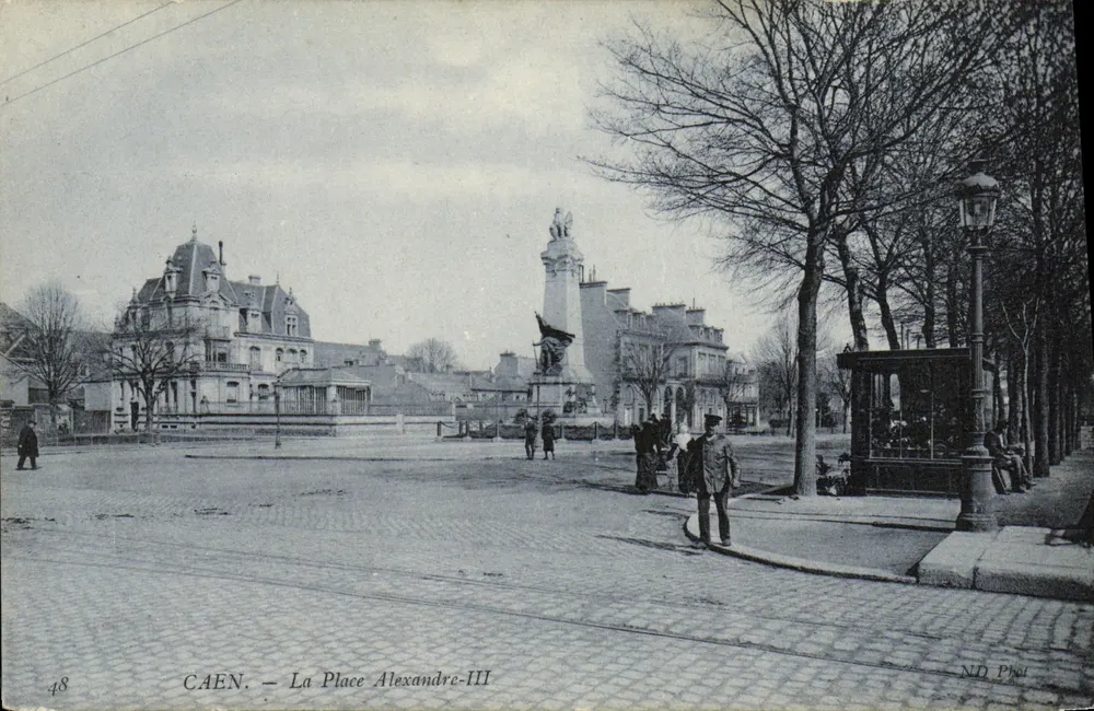 Caen — A Praça Alexandre-III — ND. Fot - Frente