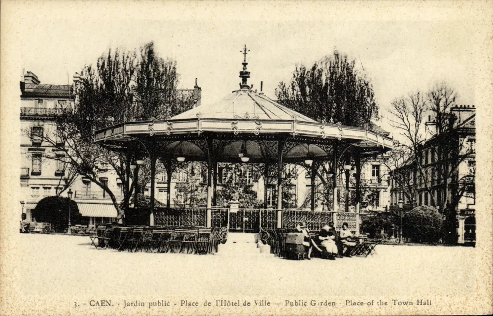 Caen - Öffentlicher Garten - Place de l'Hôtel de Ville — Öffentlicher Garten - Place de l'Hôtel de Ville - Vorderseite