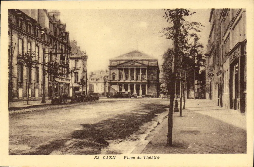 CAEN — Place du Théâtre — A. Froment, phot.-édit., 123, rue Saint-Jean, Caen - Frente