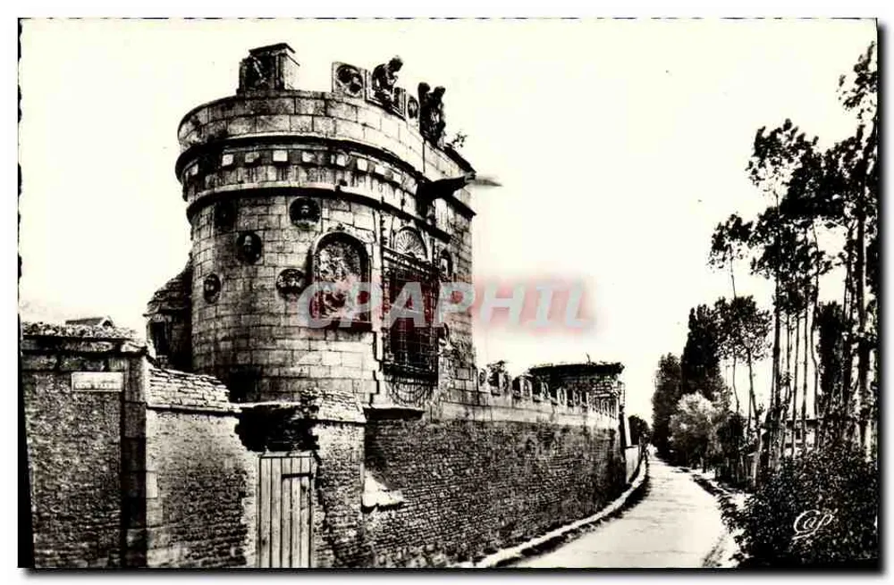 Caen — A Torre dos Homens de Armas (século XVI) — Real-Photo - Frente