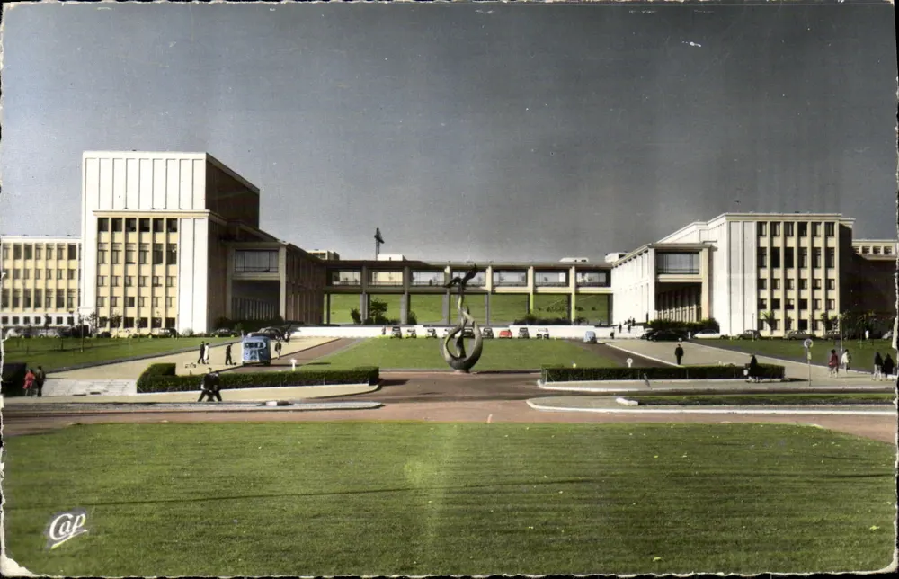 Caen - A Universidade — Bernard e Hur, arquitetos D.P.L.G. — editor S.P.A.D.E.M., Paris, n° 1181 - Frente