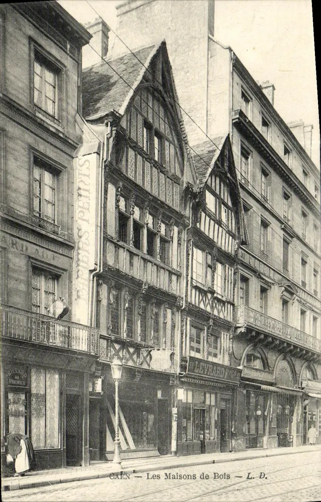 Caen — Casas de Madeira — L. D. - Frente