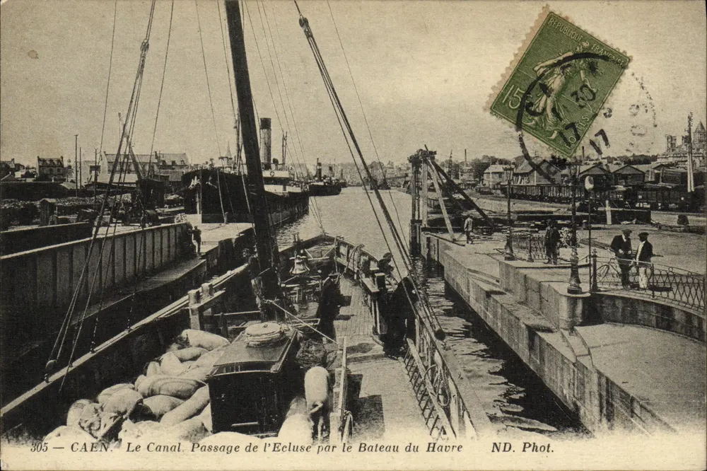 Caen — Der Kanal. Passage der Schleuse durch das Boot von Havre — ND. Fotografie n°305 - Vorderseite