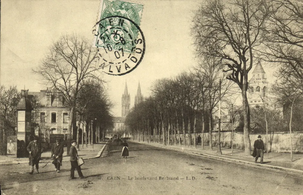 Caen — O Boulevard Bertrand — L.D. - Frente