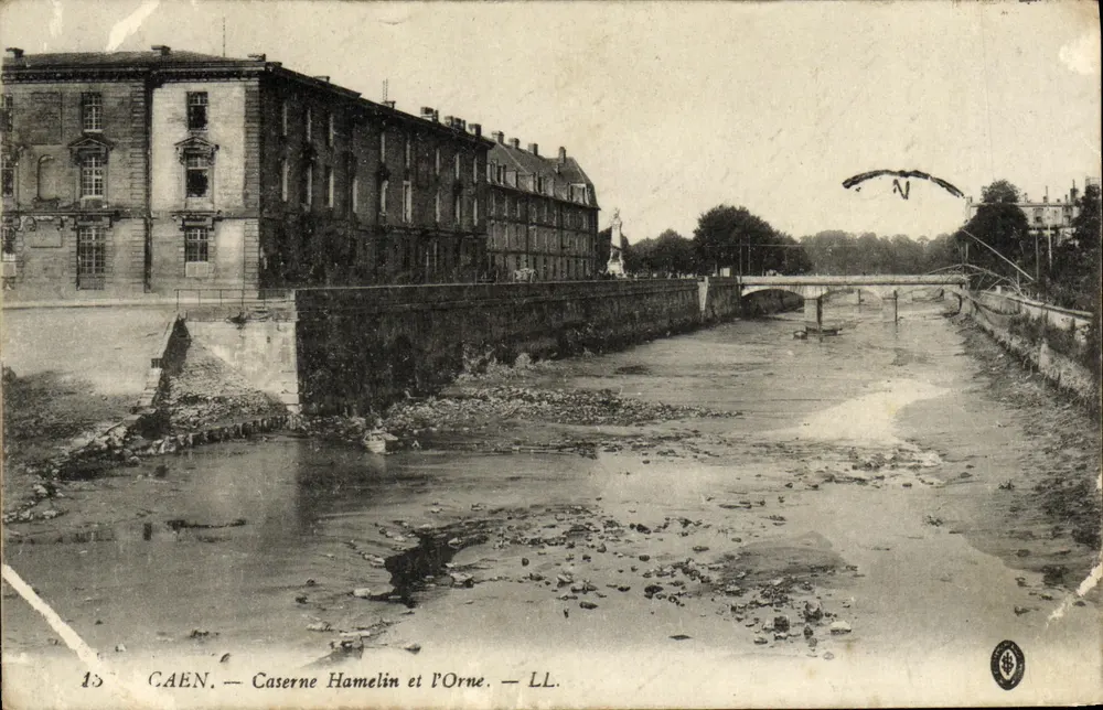 Caen — Caserne Hamelin et l'Orne — LL. Éditeur LL. N° 15 - Frente