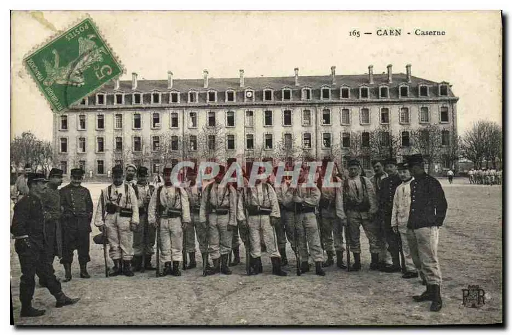 Caen - Quartel — soldados em uniforme de treino — editor P.A.R. n°165 - Frente