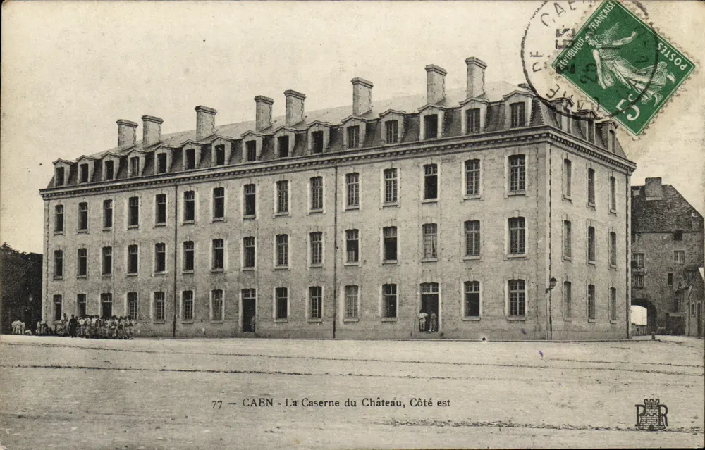 CAEN - Die Kasernen des Schlosses, Ostseite — Verleger P.R. n°77 - Vorderseite