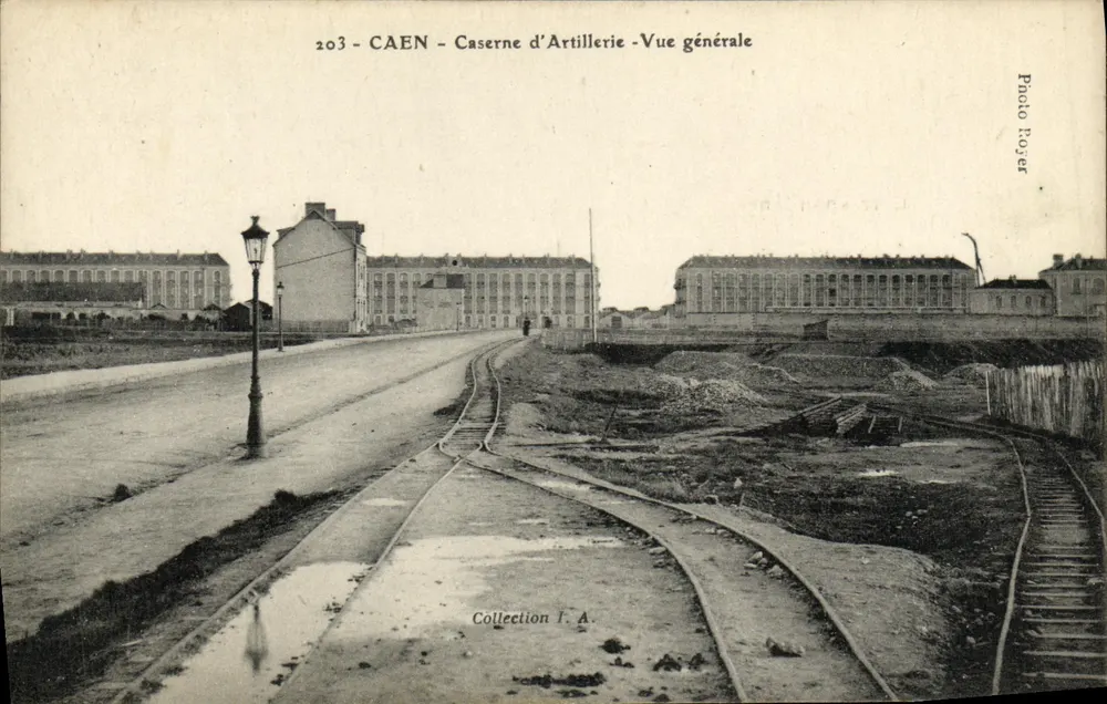 CAEN - Kasernen der Artillerie - Allgemeiner Blick — Photo Poyer, n° 203 - Vorderseite