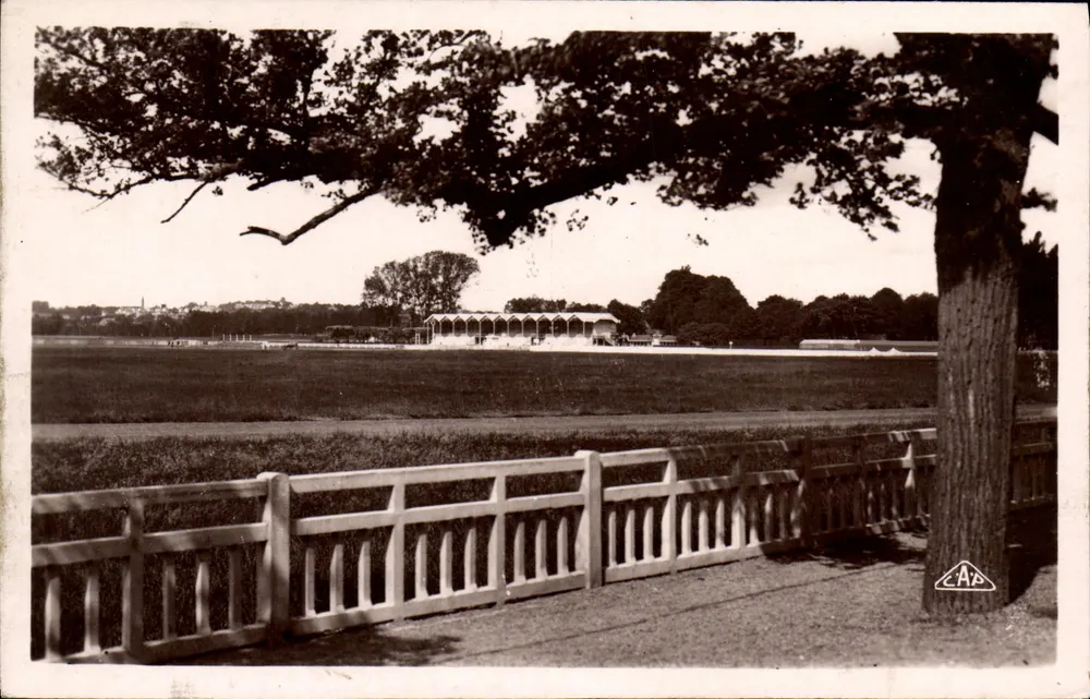 Champ de Courses de Caen — vista de um parque — editor A. P. Strasbourg, n°7 - Frente