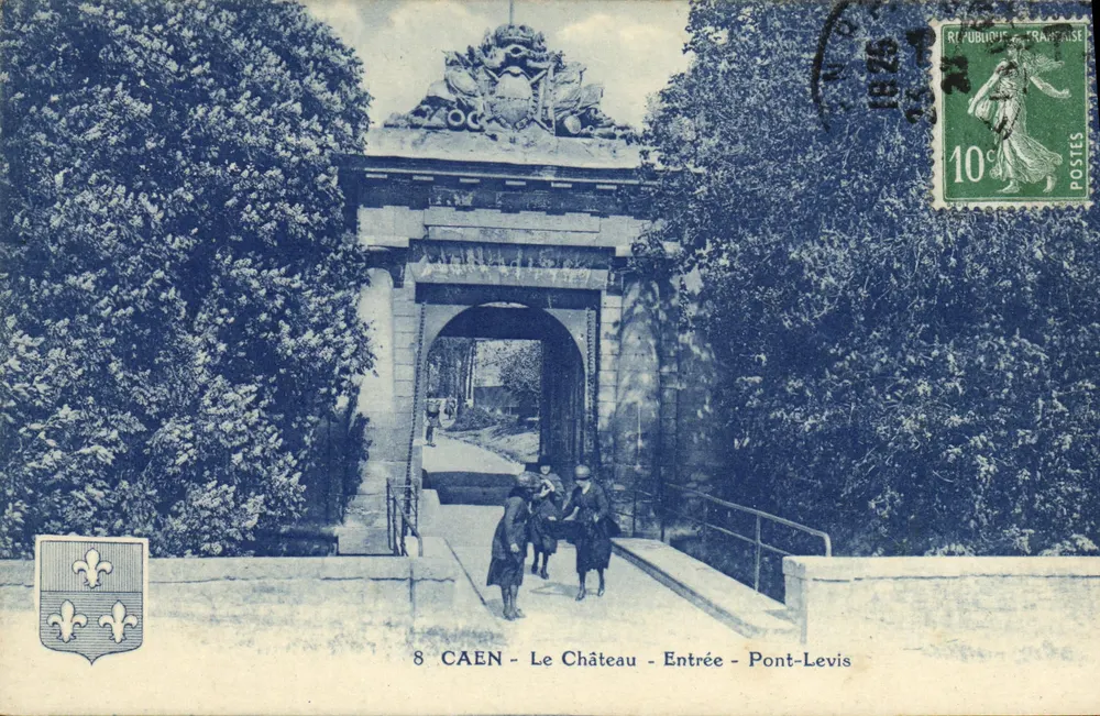 Caen — O Castelo — Entrada — Pont-Levis — G. Arpaud Editor - Frente