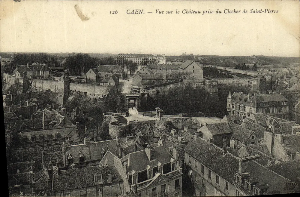 CAEN — Ansicht des Schlosses vom Glockenturm von Saint-Pierre — Nr. 126 - Vorderseite